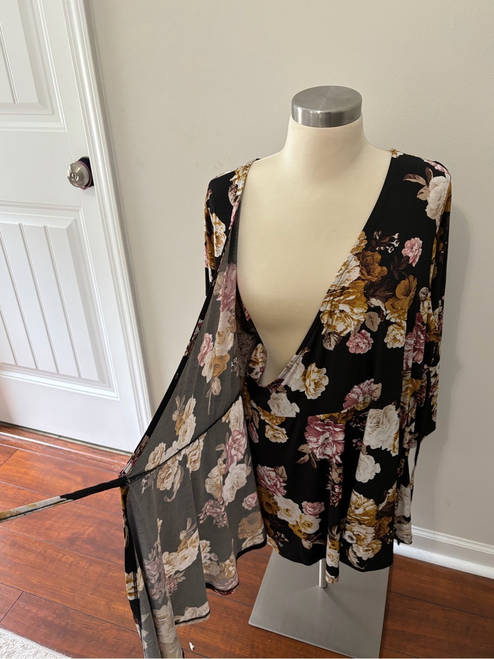 Torrid Black Floral Wrap Peplum Top 3/4 Sleeve 3X Floral Cottagecore - Picture 9 of 12